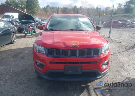 2018 Jeep Compass Latitude 4X4 z USA, uszkodzony, nr VIN 3C4NJDBB6JT112914
